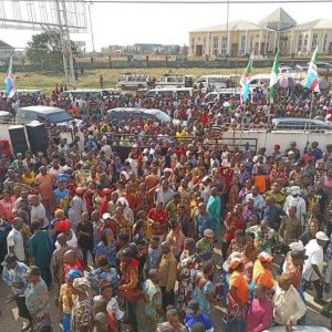 Mammoth crowd welcomes Uche Ogah back to Abia